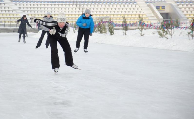 Молодежь Бурятии может бесплатно кататься на коньках